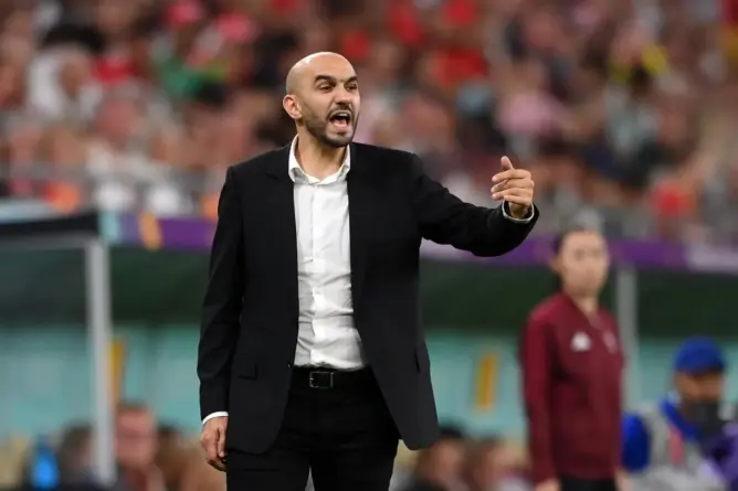 الركراكي يكشف مدة غياب التكناوتي عن الملاعب بعد تعرضه للإصابة