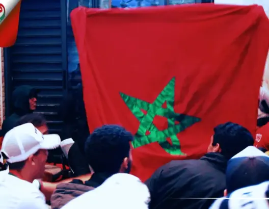 تفاعل الأزموريين مع عزف النشيد الوطني والهدف الأول للأسود في شباك كندا