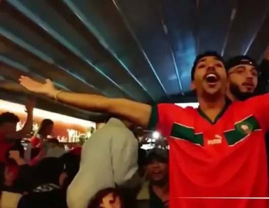 هكذا احتفل مغاربة تركيا بتأهل الأسود لثمن نهائي المونديال