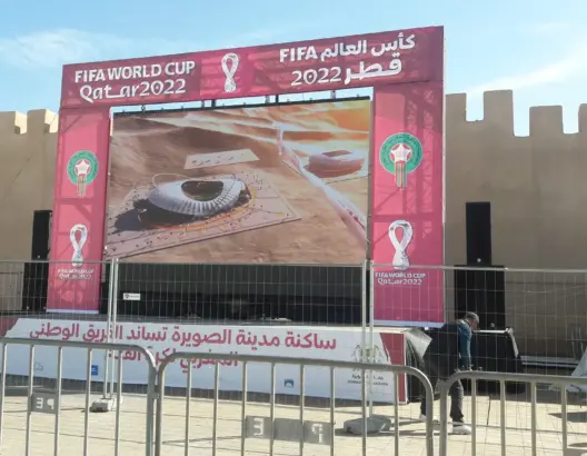 ساكنة فاس تطالب العمدة بتوفير شاشات عرض لمتابعة مباريات “الأسود”