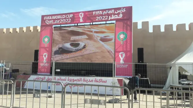 ساكنة فاس تطالب العمدة بتوفير شاشات عرض لمتابعة مباريات “الأسود”