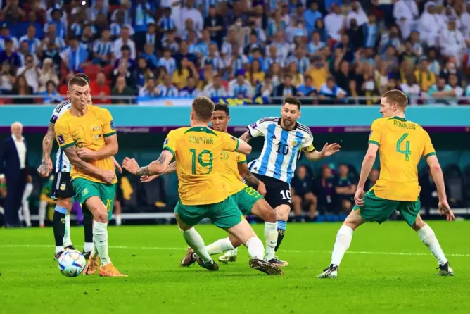في المباراة الألف في مسيرته.. ميسي يقود الأرجنتين للفوز على أستراليا لتصطدم بهولندا في ربع النهائي