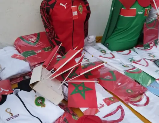 انتصارات الأسود في المونديال تنعش تجارة الأقمصة والأعلام الوطنية