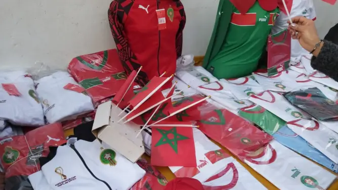 انتصارات الأسود في المونديال تنعش تجارة الأقمصة والأعلام الوطنية