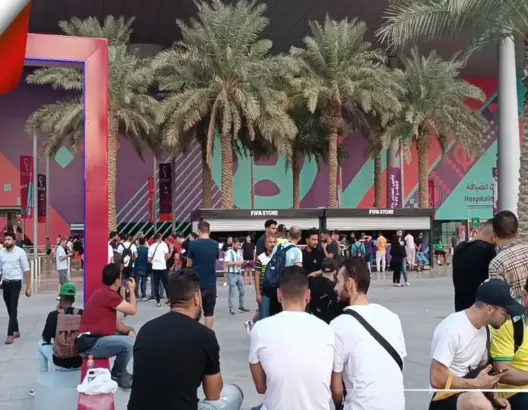 بيع التذاكر بالسوق السوداء يثير غضب الجماهير المغربية بقطر (فيديو)