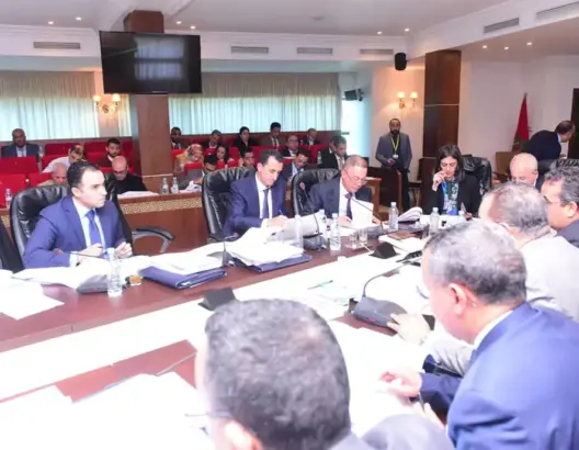 من أصل 340 .. الحكومة تقبل 60 تعديلا على قانون المالية بـ”المستشارين”