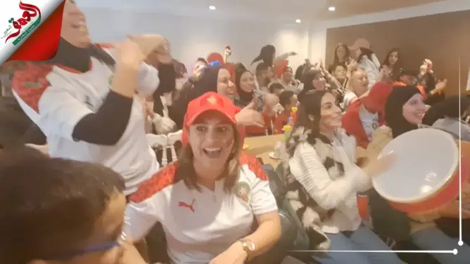 مغربيات يخلقن أجواء حماسية بمقاهي وجدة تشجيعا للأسود أمام اسبانيا