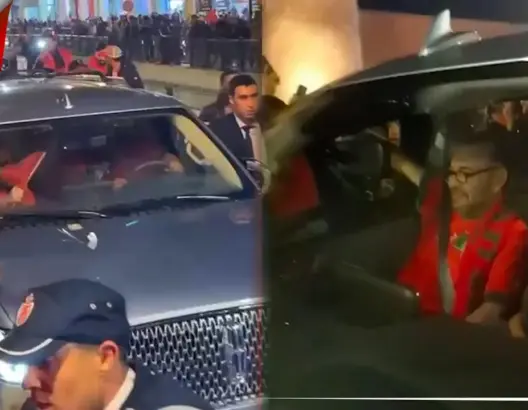 بقميص المنتخب.. الملك يخرج للشارع لمشاركة المغاربة في احتفالات تأهل الأسود (فيديو)