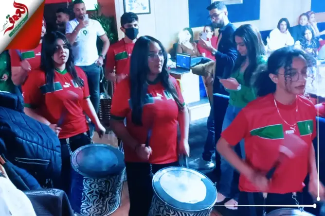 “الباتوكادا” تقرع الطبول تشجيعا للأسود