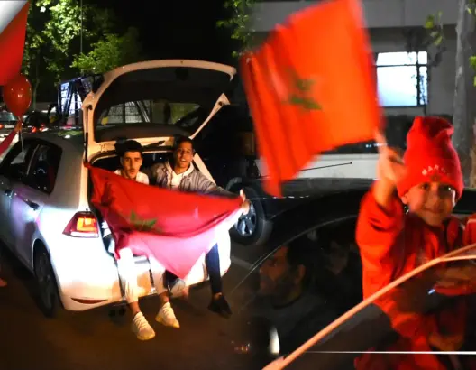 مواطنون يجولون شوارع فاس فرحا بفوز المنتخب