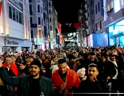 الحالية المغربية بتركيا تحتفل بتأهل الأسود لربع نهائي المونديال
