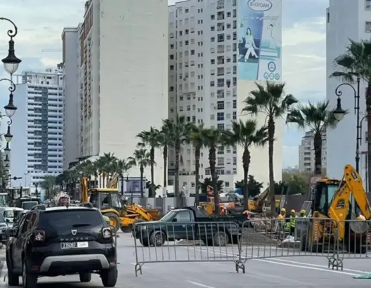 تشققات بمحيط ورش بناء عمارة سكنية بطنجة وأصابع الإتهام تشير لشركة “أمانديس”