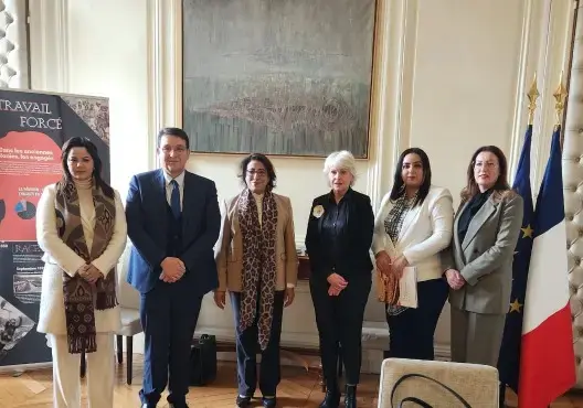 وفد برلماني مغربي يجري مباحثات مع مسؤولين ببرلمان وحكومة فرنسا