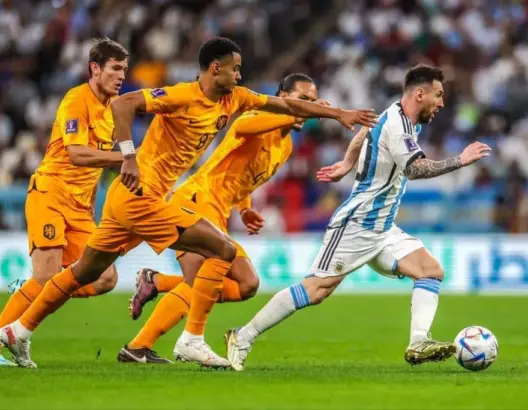في مباراة مجنونة.. الأرجنتين تتجاوز عقبة هولندا وتنازل كرواتيا في نصف النهائي