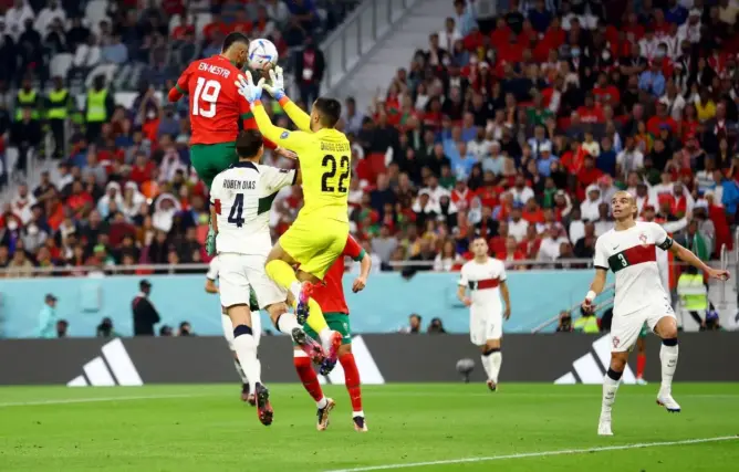 اتحاد الكرة السنغالي يهنئ الأسود ويؤكد: السنغال فخورة بالمنتخب المغربي