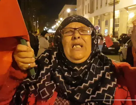 لأول مرة تتابع كرة القدم..أم مغربية تشيد بأداء الأسود أمام البرتغال وتوجه رسالة مؤثرة