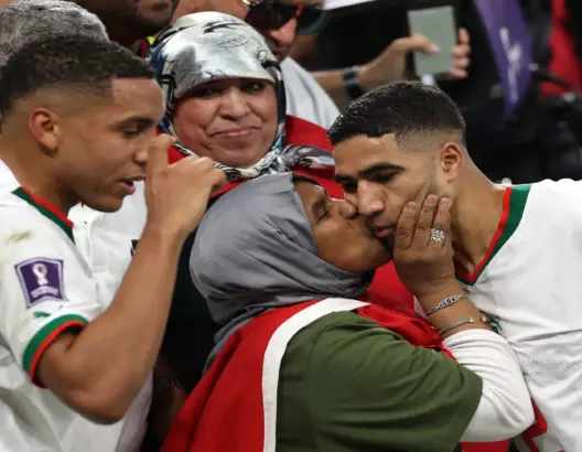 قناة دانماركية تعتذر للاعبي المنتخب المغربي عن إساءة “عنصرية ومهينة”