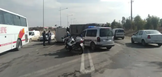 انقلاب شاحنة نفايات يعيد “طريق الموت” بين مراكش وتامنصورت للواجهة