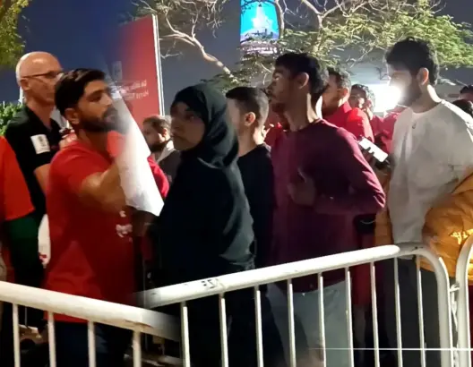 طوابير من الجماهير تحج صوب ملعب خليفة الدولي
