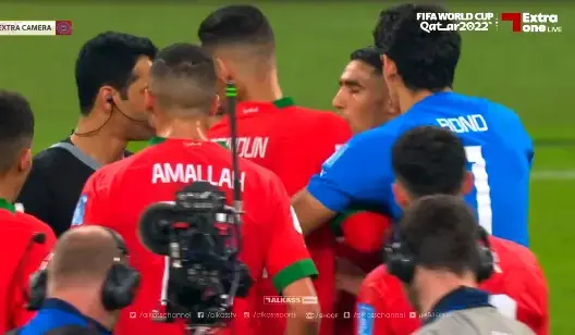 مشادة كلامية حادة بين حكيمي ورئيس الفيفا.. ولقجع ينفجر في وجه حكم المباراة