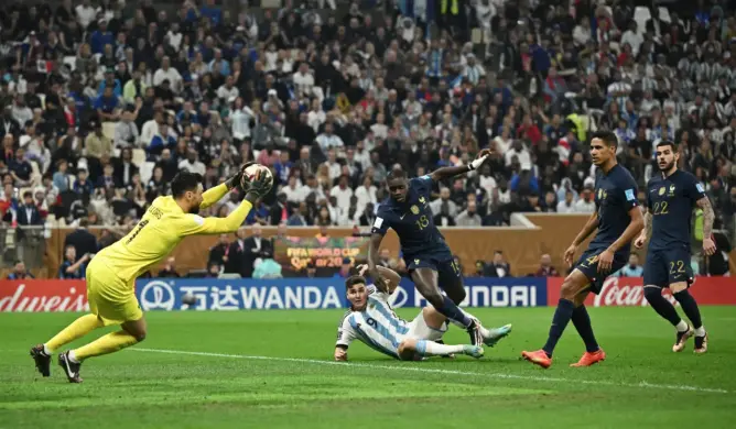 زعماء وسياسيون ورجال أعمال يحضرون نهائي كأس العالم