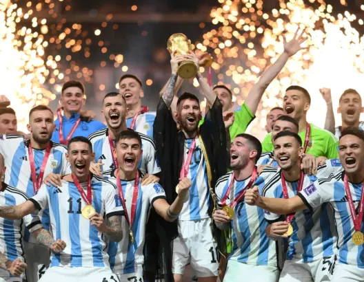 بعد مباراة مجنونة .. الأرجنتين تتوج بكأس العالم على حساب فرنسا