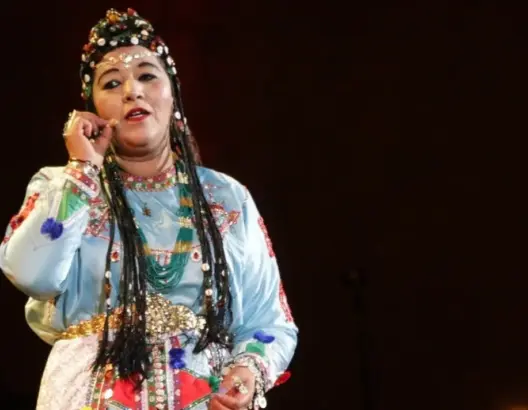 وفاة ابنة الفنانة الأمازيغية فاطمة تبعمرانت