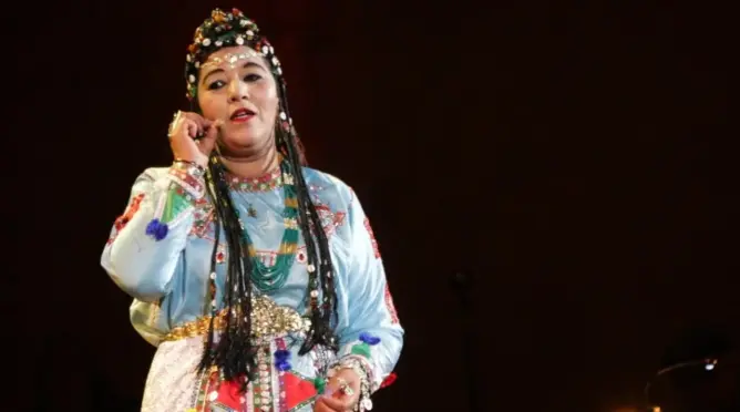 وفاة ابنة الفنانة الأمازيغية فاطمة تبعمرانت