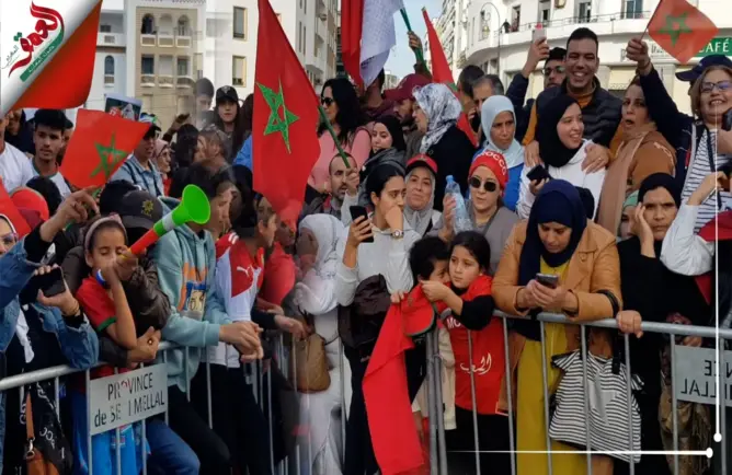أجواء غير مسبوقة بشوارع الرباط قبل وصول حافلة أسود الأطلس (فيديو)