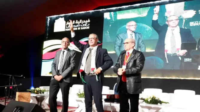 محمد الساسي وعبد السلام العزيز، وعلي بوطوالة خلال المؤتمر الاندماجي لفيدرالية اليسار