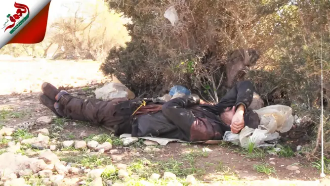 شاب مغربي مثقف.. من حارس أمن بمحكمة بأبوظبي إلى متشرد في غابة بأكادير (فيديو)