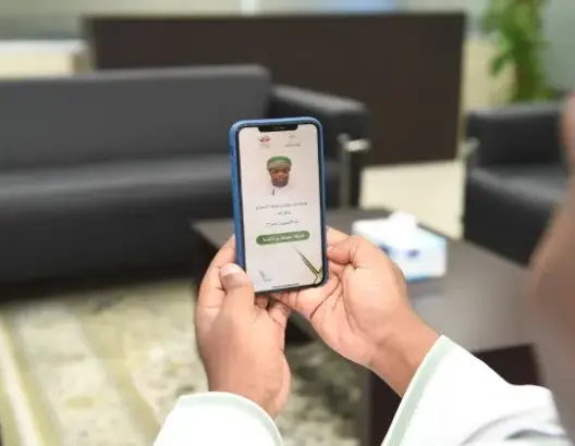 العمانيون ينتخبون ممثليهم بالبلديات عبر تطبيق هاتفي بدلا من مكاتب الاقتراع