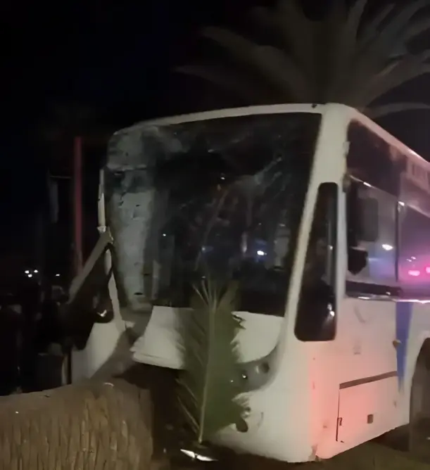 إصابة عشرات الركاب في اصطدام حافلة للنقل الحضري بنخلة بأكادير