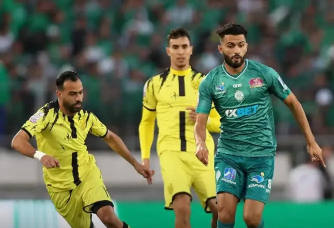 الرجاء الرياضي يسقط على أرضه في فخ التعادل السلبي أمام المغرب الفاسي