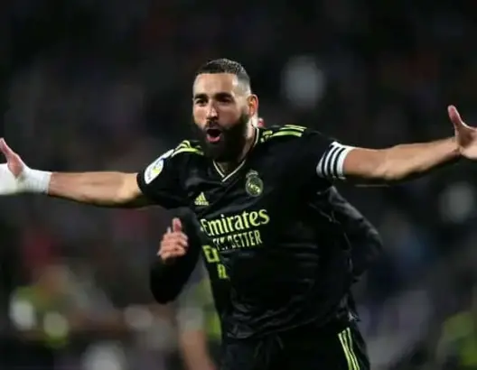 ثنائية “كريم الذهبي” تقود ريال مدريد لتصدر الليغا مؤقتا