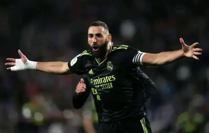 ثنائية “كريم الذهبي” تقود ريال مدريد لتصدر الليغا مؤقتا