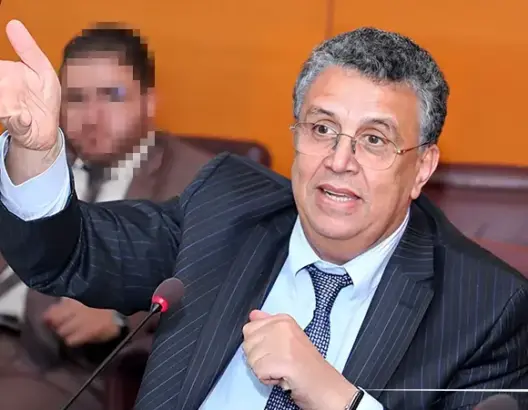 وهبي يحذر الصحافيين من التأثر بـ”فيسبوك”