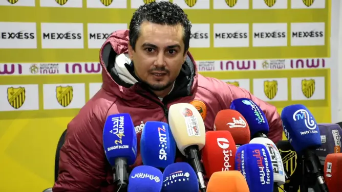 مدرب نهضة بركان سعيد بالتعادل أمام “الماص”