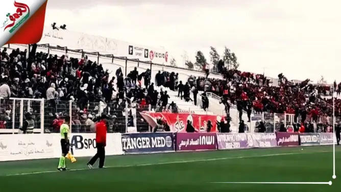 لحظة اندلاع الشغب بملعب تطوان