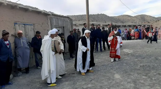 دعما لملف ترشيحه لقائمة “اليونسكو”.. باحث أمازيغي يغوص في فن “بوغانيم”
