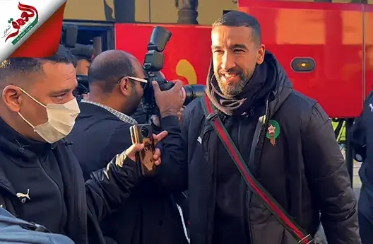 في انتظار الرد الجزائري.. هكذا وصل المنتخب المغربي لمطار سلا
