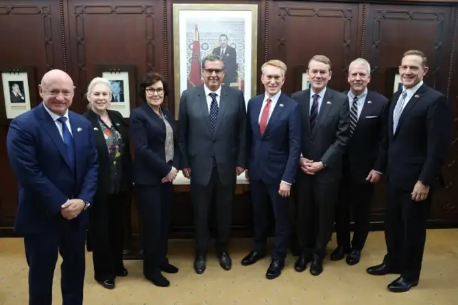 أخنوش  يجري مباحثات مع وفد من الكونغرس ويؤكدان على العلاقات الاستثنائية بين الرباط وواشنطن