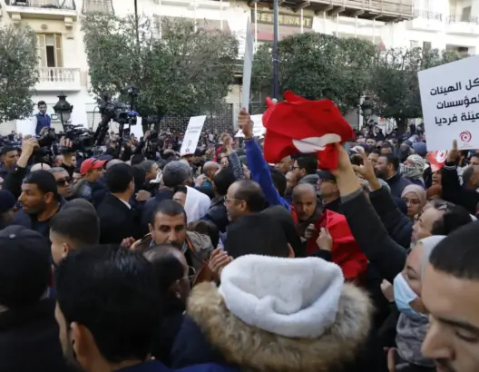 تونس..مظاهرات حاشدة في الذكرى الـ12 لسقوط نظام بن علي ومطالبة برحيل قيس
