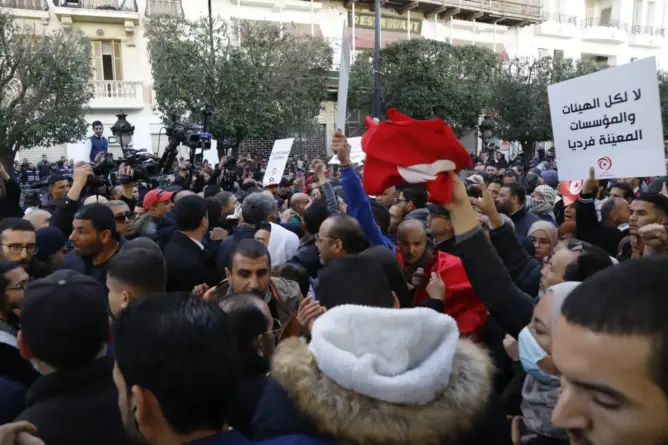 تونس..مظاهرات حاشدة في الذكرى الـ12 لسقوط نظام بن علي ومطالبة برحيل قيس