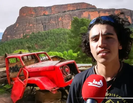 شاحنة مهترئة وأطلال مصنع للخشب يجذبان السياح بأمسفران في أزيلال