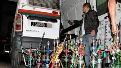 أمن طنجة يداهم مقهى للشيشا ويحجز نرجيلات ومعسل