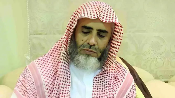 النيابة السعودية تطالب بإعدام الداعية عوض القرني بتهمة استخدام “تويتر”