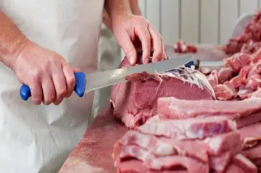 أنابيك.. البحث عن 50 جزارا مغربيا للعمل في الإمارات العربية المتحدة