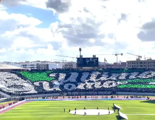 جماهير الرجاء تبدع تيفو جديد