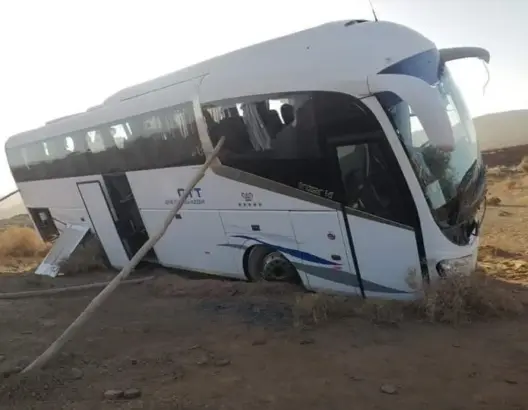ذعر بين مسافرين إثر انزلاق حافلة في طريق وعرة بين خنيفرة ومريرت